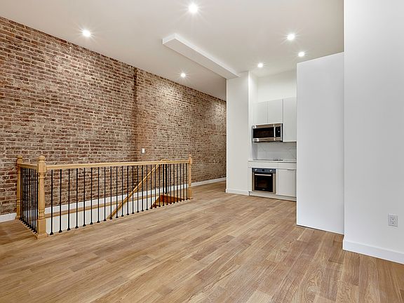 3rd image of 166 W 121st St #1R