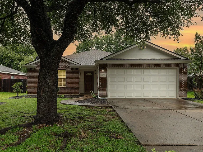 2109 Kimra Ln — Photo 2