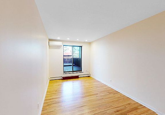 5th image of 10-47 48th Ave #2