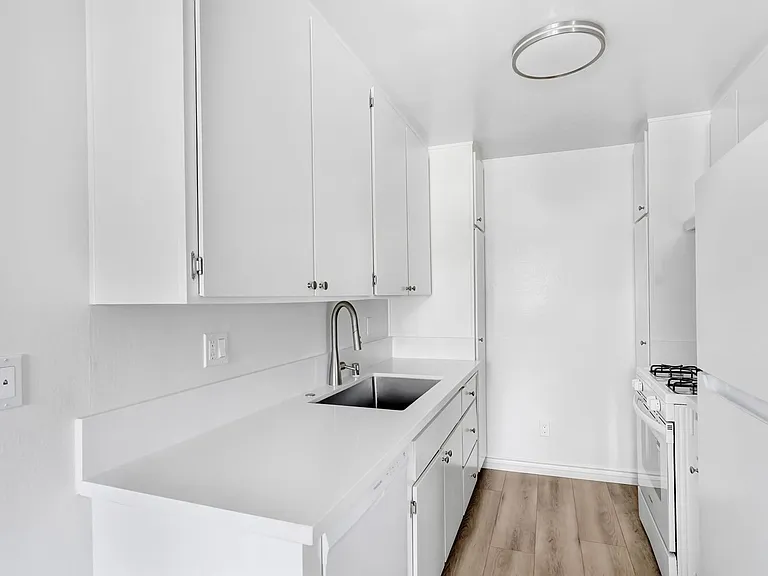 3415 McLaughlin Ave in Mar Vista! Steps to toe Mar Vista Rec Center! — Photo 4