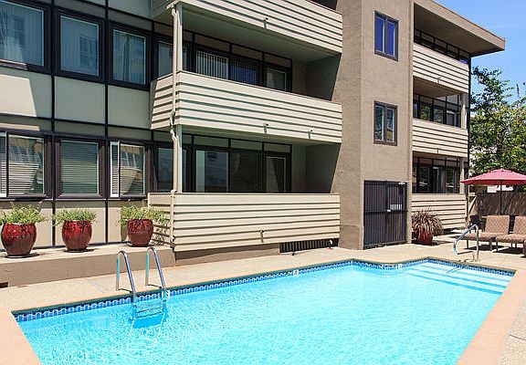 3rd image of 1415 Floribunda Ave #3