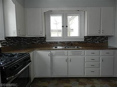5th image of 327 Stowell St NW
