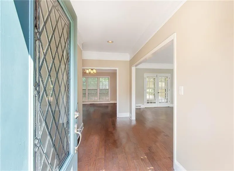 3 bed, 2.5 bath, 2625 sqft, $2,800 — Photo 4