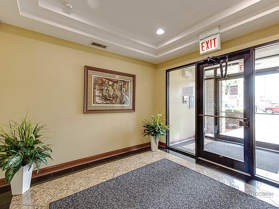 3rd image of 3258 N Harlem Ave Unit 409