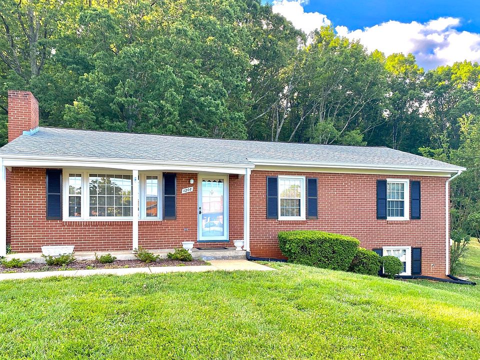 1st image of 1207 W Hill Dr