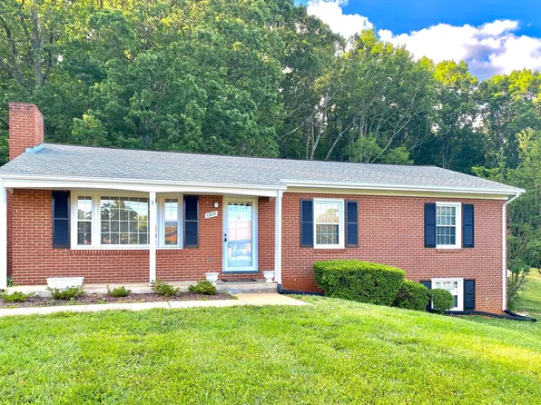 1207 W Hill Dr, Bedford, VA 24523