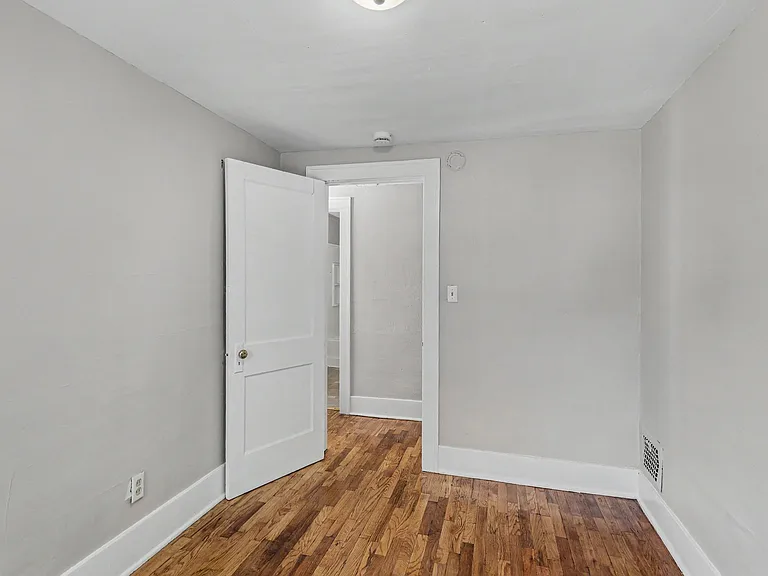 1210 W Barnes Ave — Photo 10