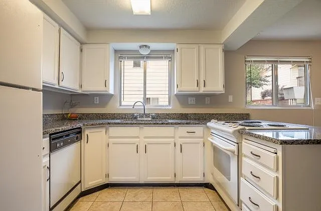111 E Center St — Photo 2