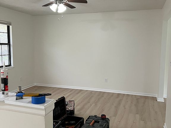 4th image of 4450 N Indiana Ave