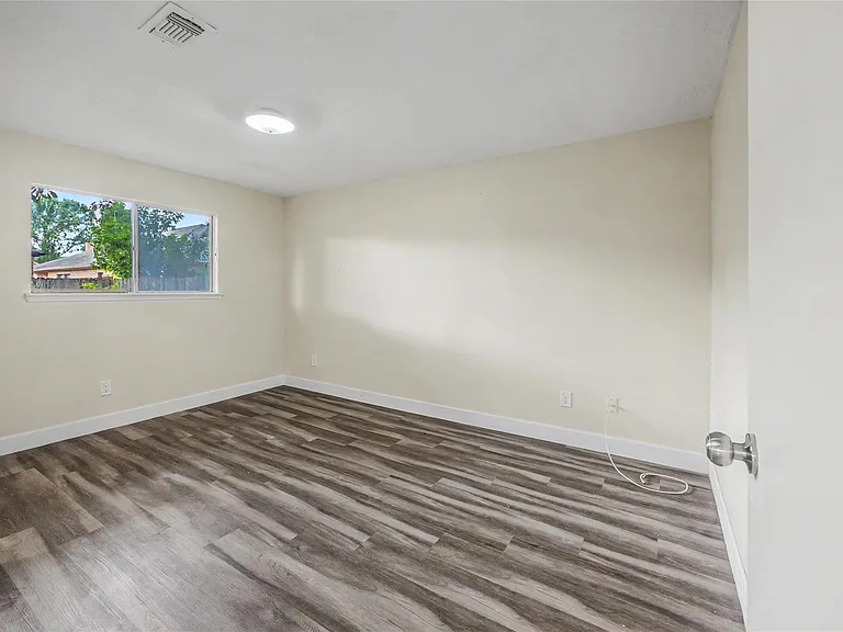7907 Chancel Dr — Photo 26