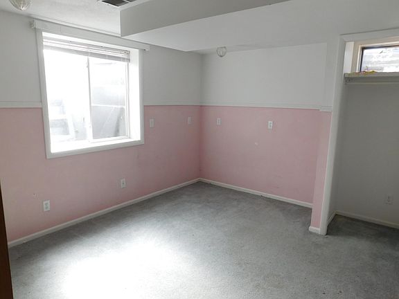 3rd image of 334 Woodlark St