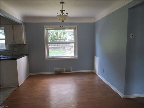 5th image of 5976 Twin Lakes Dr