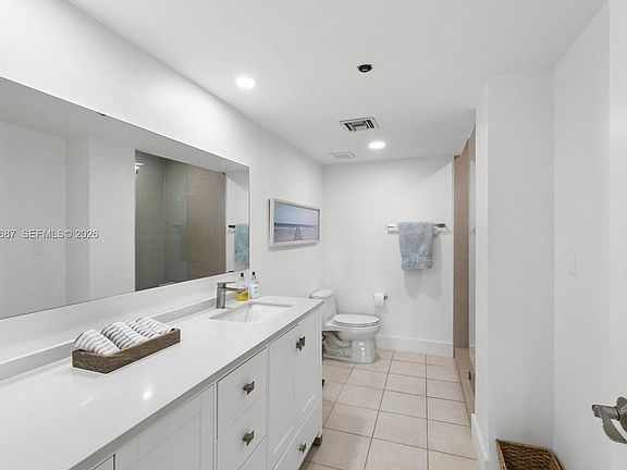 5th image of 151 Crandon Blvd APT 127