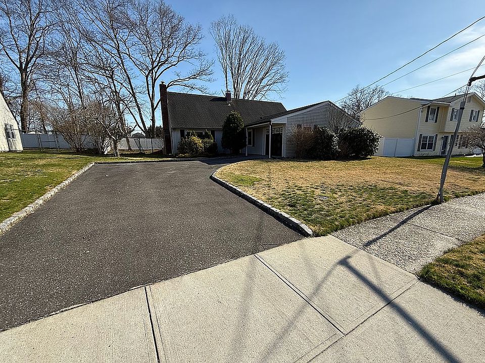 1st image of 139 Stuyvesant Dr