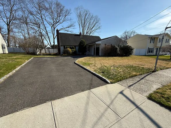 139 Stuyvesant Dr, Port Jefferson Station, NY 11776