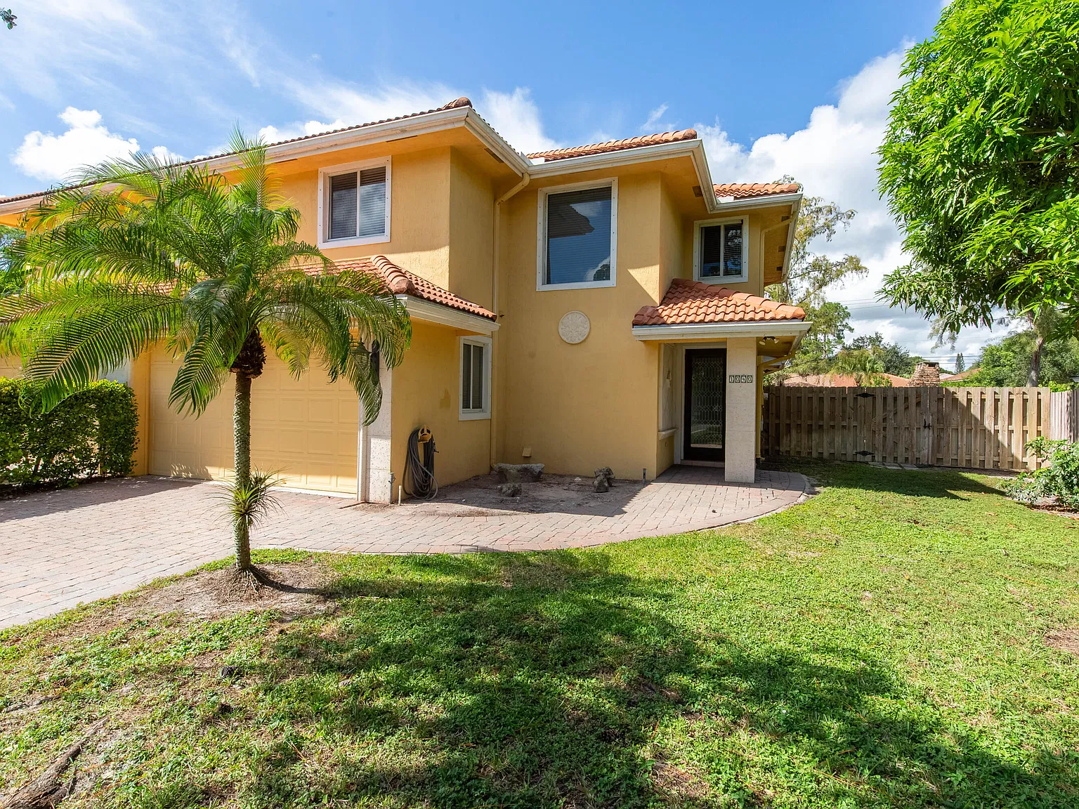 6 bed, 4116 sqft, $3,950 — Photo 2