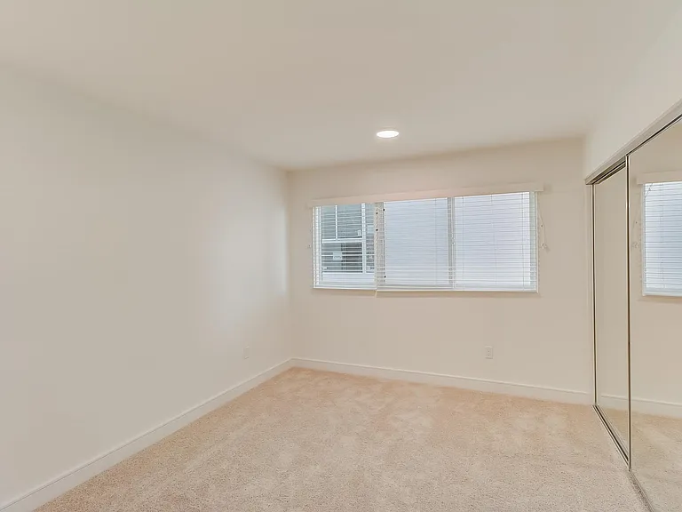 The Kingsley Diplomat Apartments — Photo 22