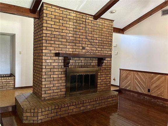 3rd image of 1112 Olde Oaks Dr