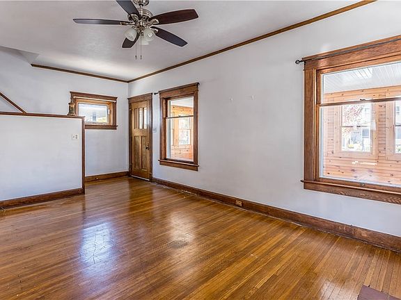 5th image of 12979 Emerson Ave