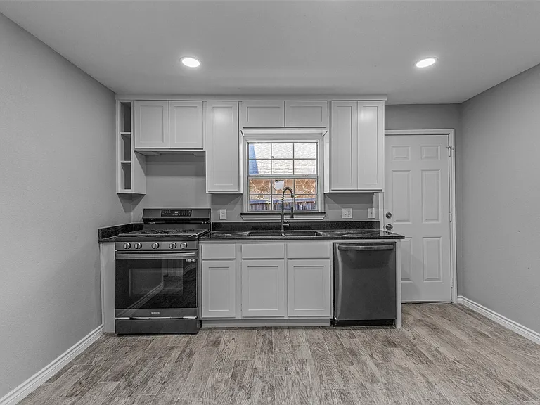 2706 Emmett St — Photo 11