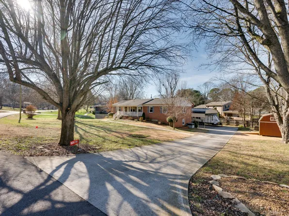 901 Azalea Dr, Columbia, TN 38401