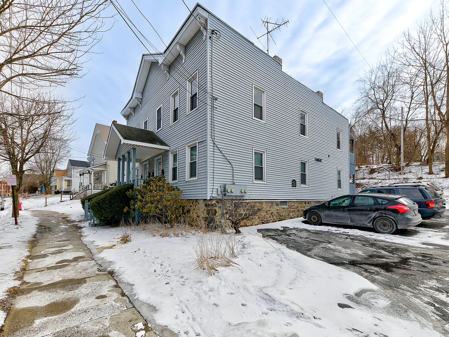34-36 Malta Avenue - 34 Upstairs — Photo 1