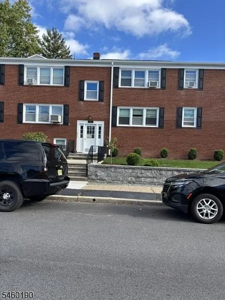 1 bed, 1.0 bath, $1,675 — Photo 2