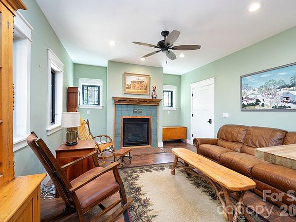 4th image of 55 Laurel Rdg