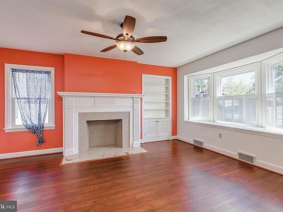 3rd image of 239 E Irvin Ave