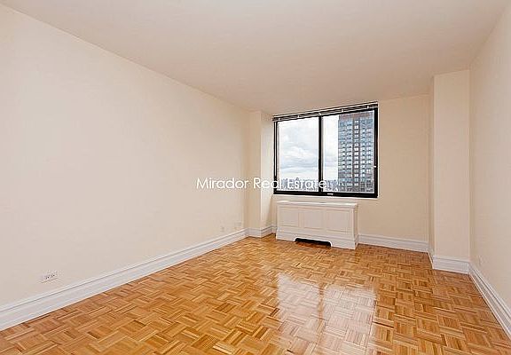 4th image of 145 W 67th St APT 32G