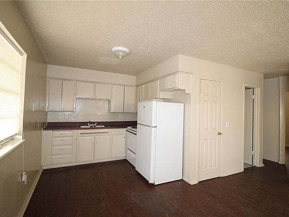 3rd image of 1103 N Carol Ln APT B