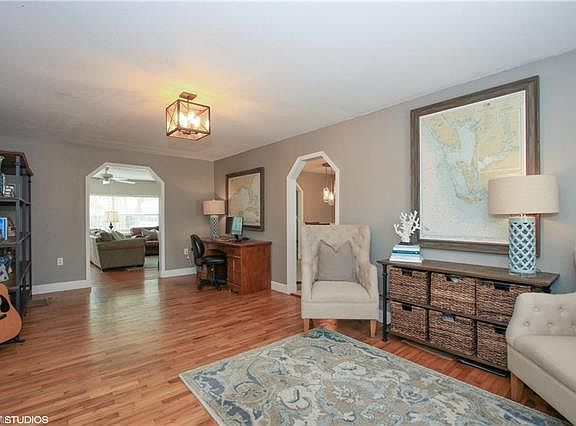 3rd image of 1856 Hill Ave