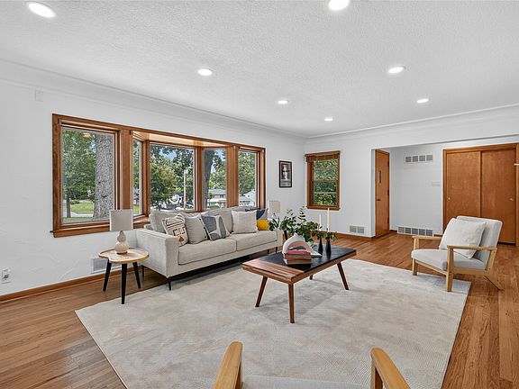 4th image of 3620 Park Ave