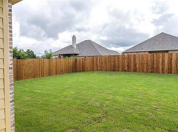 5th image of 105 Donna Cir