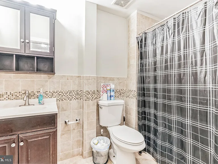 331 N 40th St #1B — Photo 9