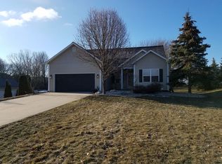 6420 Ridgemont Dr SE, Grand Rapids, MI 49546
