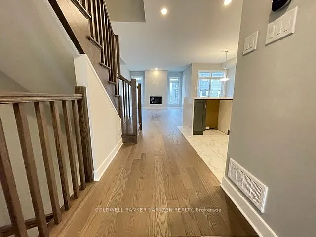 330 Whitham Cres — Photo 6