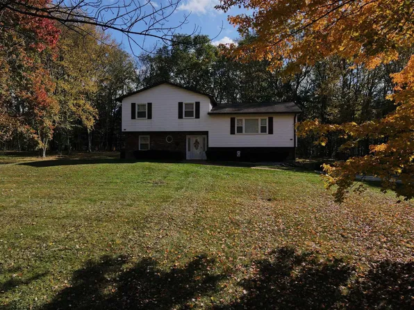 10 CREEKSIDE Lane, Pleasant Valley, NY 12569