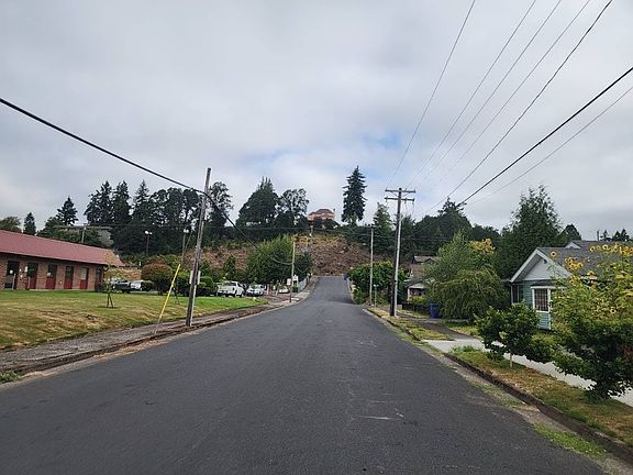 4th image of 206 S 8th Ave