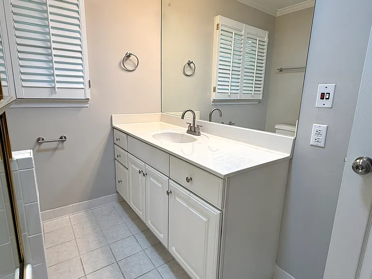 Hall Bathroom (View 2)