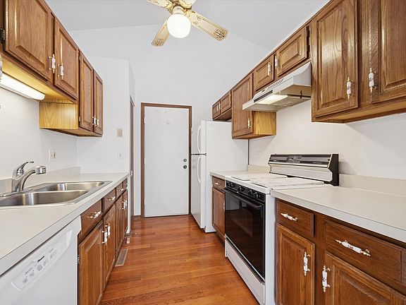 2nd image of 3033 Ashton Ct