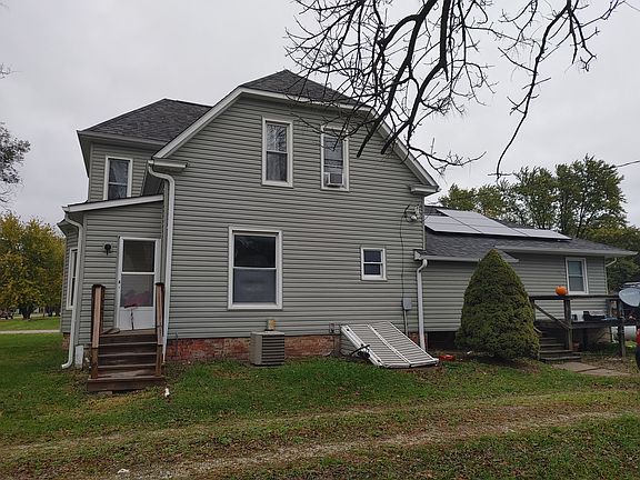 5th image of 300 E Elm St