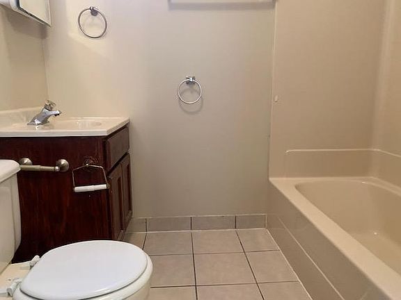 5th image of 922 W Glen Flora Ave