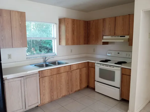 3216 N 49th St, Tampa, FL 33605