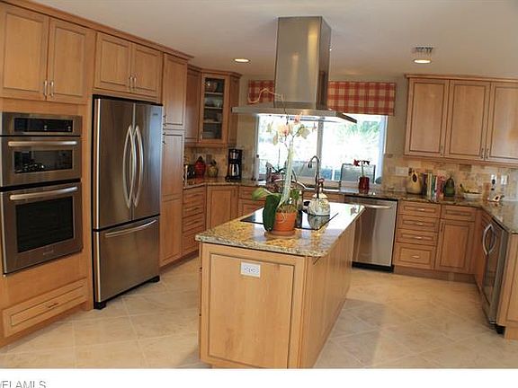5th image of 907 Kings Crown Dr