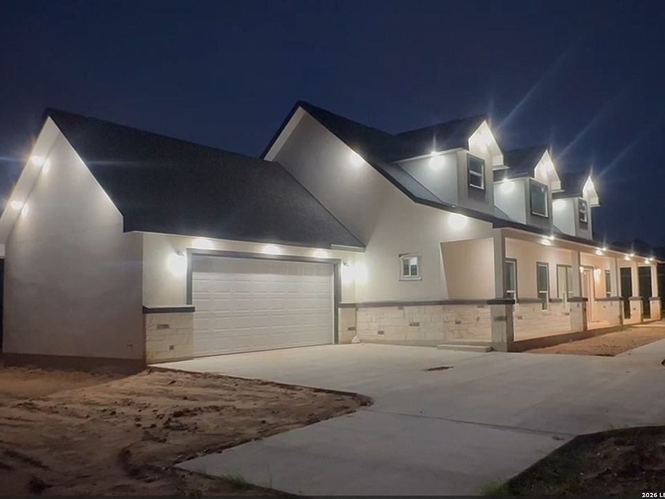 1st image of 117 W SHORT MEADOW DR
