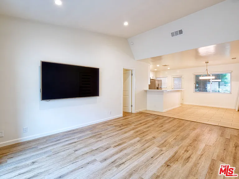 337 N Oakhurst Dr #6 — Photo 3