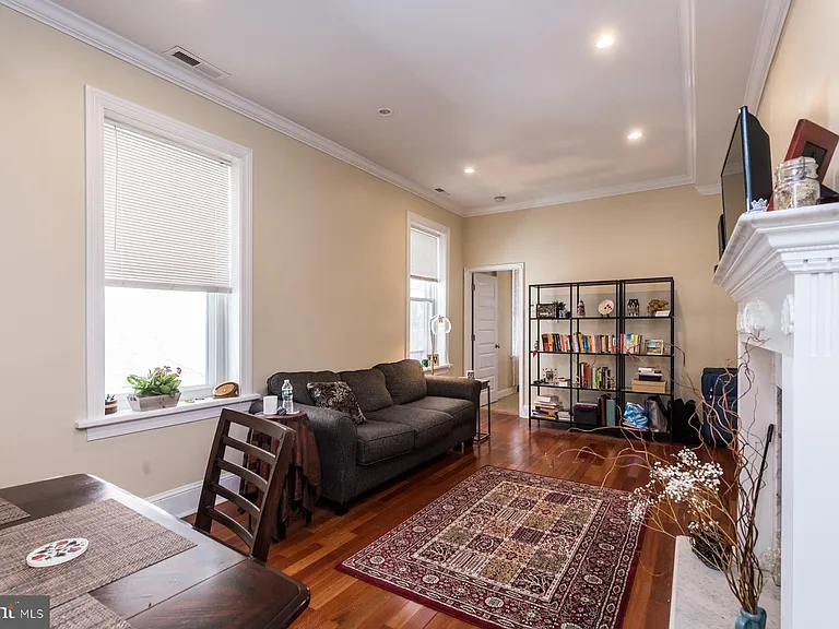 1712 Wallace St #202 — Photo 2