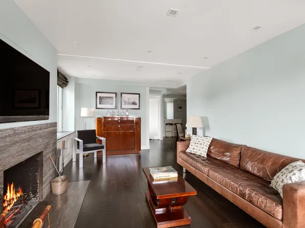 302 West 12th Street image 3 of 14