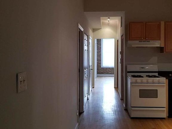 4th image of 823 N Damen Ave #2FW